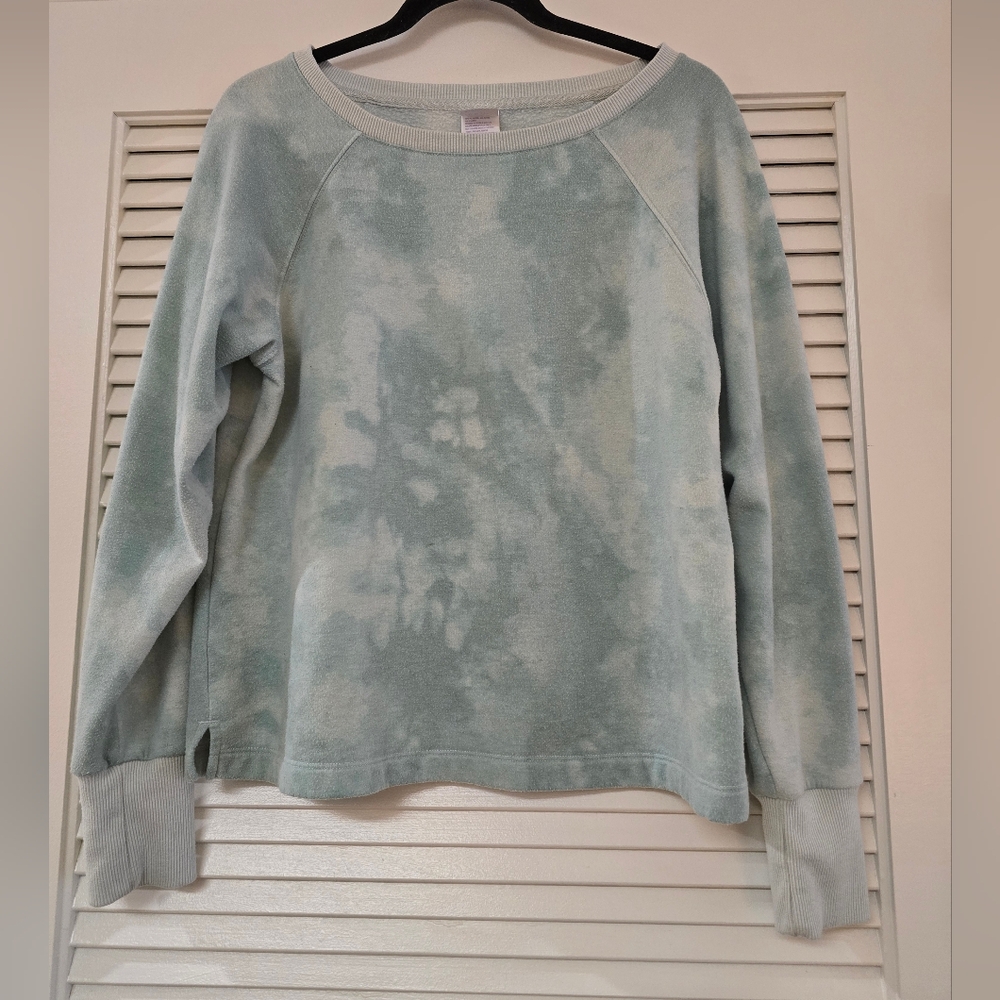 Stars Above - Green & White Tie-Dye Cozy Long-Sleeve Loungewear Pajama Top